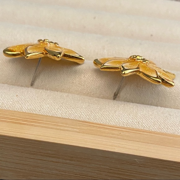 Vintage Gold Shimmery Yellow Flower Earrings 🌼 - Picture 7 of 10